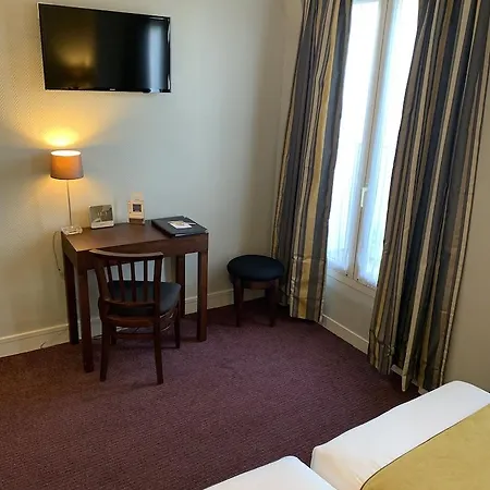 Hotel Ibis Styles Montmartre Batignolles 3*