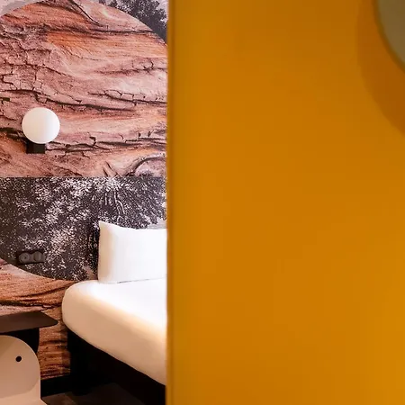 Modern Montmartre Hotel Paris