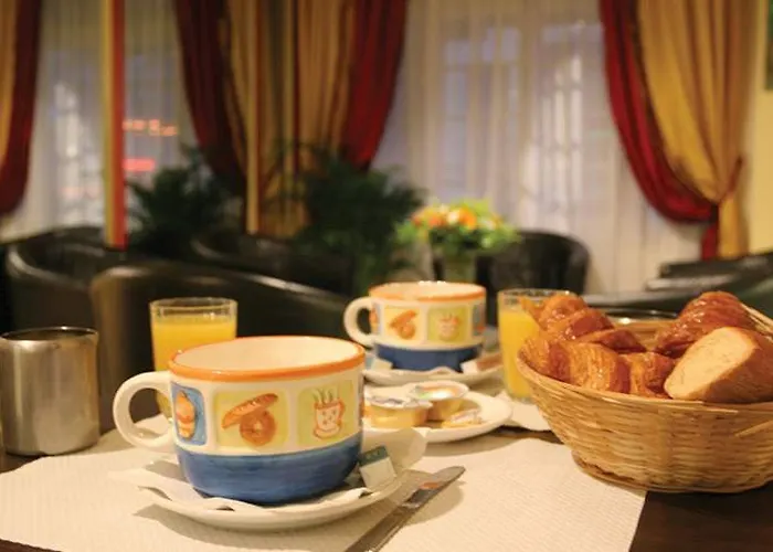 Ibis Styles Montmartre Batignolles ホテル パリ