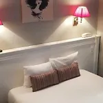 فندق Ibis Styles Montmartre Batignolles باريس