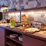 Ibis Styles Montmartre Batignolles パリ