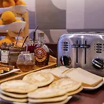 Ibis Styles Montmartre Batignolles パリ