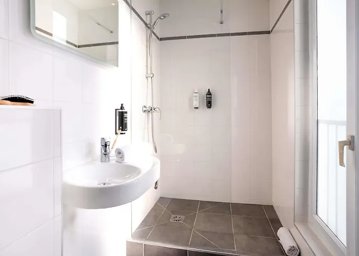 Ibis Styles Montmartre Batignolles ホテル パリ